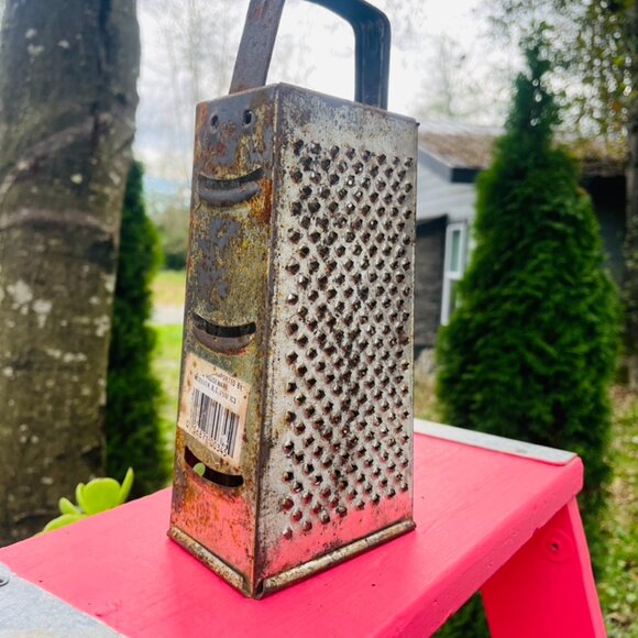 Vintage, Rustic, Farmhouse, Shabby Chic Box Grater- Medium - Picture 2 of 3